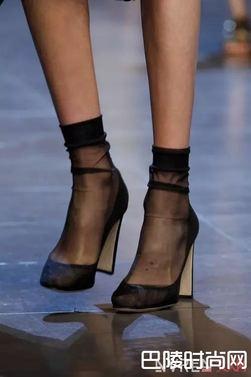 趣味时尚元素_这些减龄穿搭 让你看起来又潮又年轻