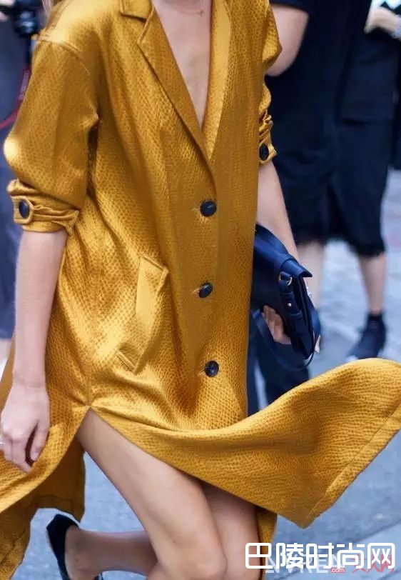 缎面连衣裙搭配_那一波莹润的光泽，是属于女人的质感