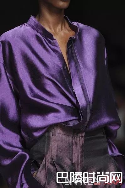 缎面衬衣搭配_那一波莹润的光泽，是属于女人的质感