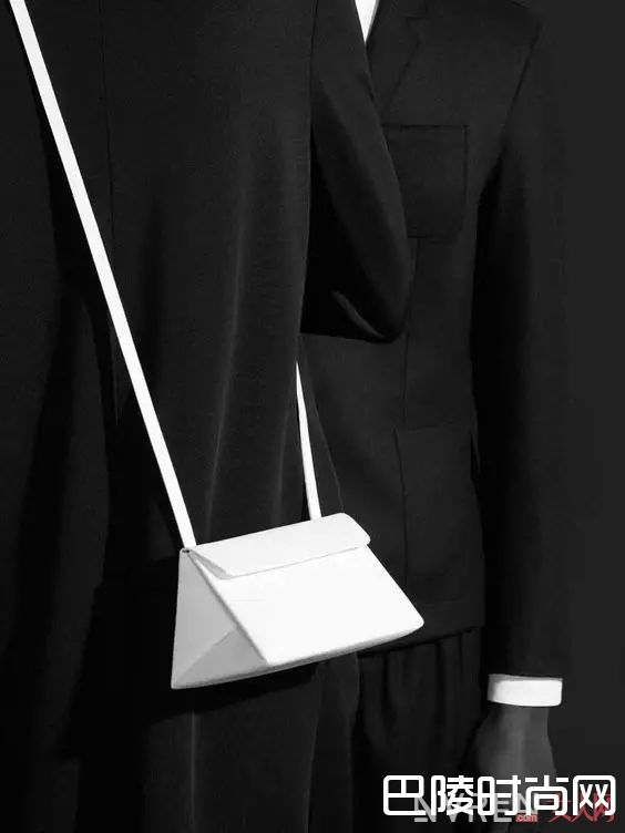 纯白色包包推荐_今年流行的包包，不止实用那么简单