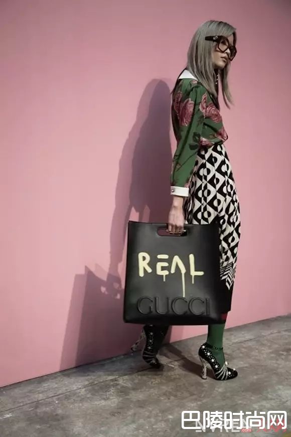 趣味时尚元素_这些减龄穿搭 让你看起来又潮又年轻