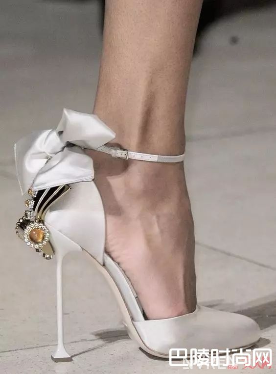 缎面元素的搭配_那一波莹润的光泽，是属于女人的质感