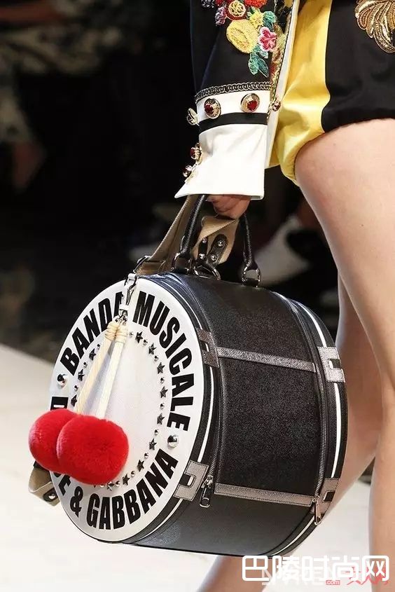 有哪些好看的圆形包包_今年流行的包包，不止实用那么简单