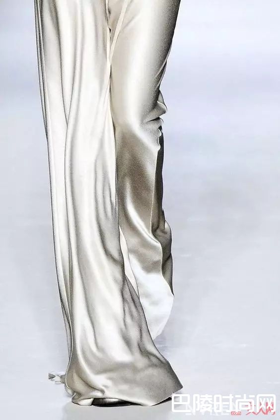 丝绸的美感_那一波莹润的光泽，是属于女人的质感