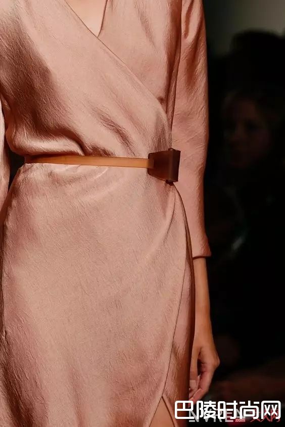 丝绸的美感_那一波莹润的光泽，是属于女人的质感