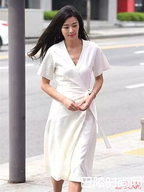 五分袖连衣裙如何搭配?_姑娘 你需要一件长短袖来遮住你手臂的肉肉