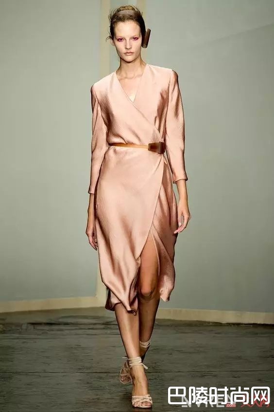 缎面元素的搭配_那一波莹润的光泽，是属于女人的质感