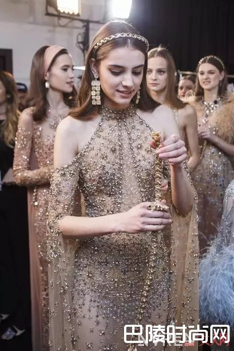 少女情怀元素_这些减龄穿搭 让你看起来又潮又年轻