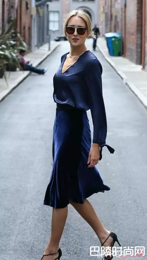 缎面连衣裙搭配_那一波莹润的光泽，是属于女人的质感