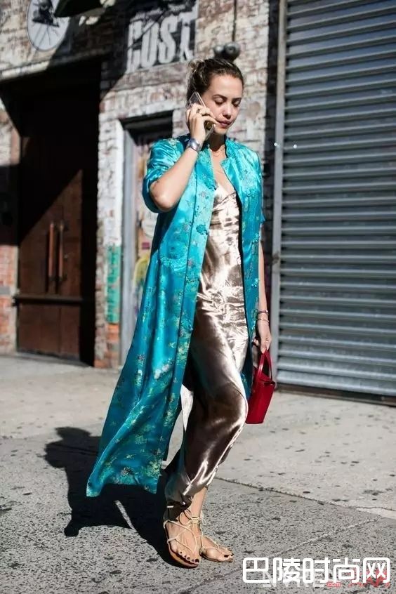 缎面长衫搭配_那一波莹润的光泽，是属于女人的质感