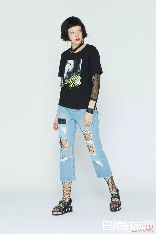 个性女孩服装品牌推荐_这些减龄穿搭 让你看起来又潮又年轻