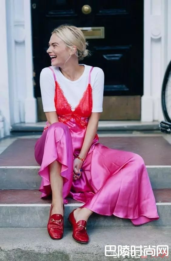 缎面吊带裙搭配_那一波莹润的光泽，是属于女人的质感