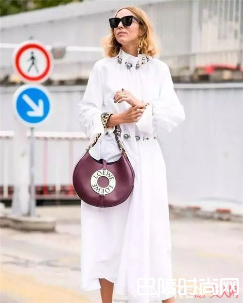 LOEWE包包推荐_不只是衣服 让你的包包也跟上夏天的步伐吧!