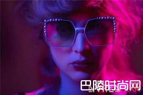 Fendi今年有哪些墨镜？_浮夸到不行的大牌墨镜 也有低调简约款可以买！