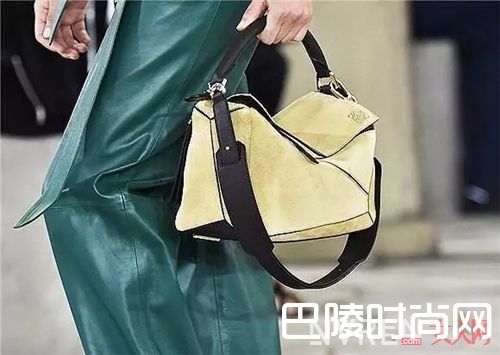 LOEWE包包推荐_不只是衣服 让你的包包也跟上夏天的步伐吧！