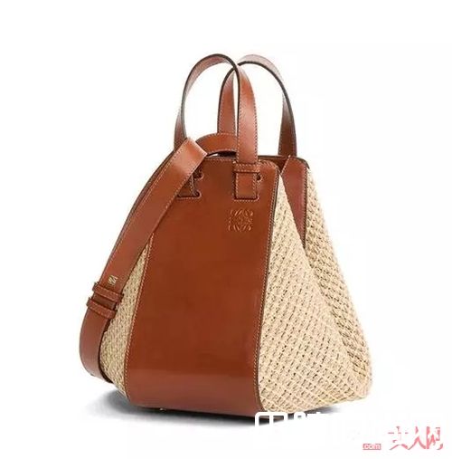 LOEWE包包推荐_不只是衣服 让你的包包也跟上夏天的步伐吧!