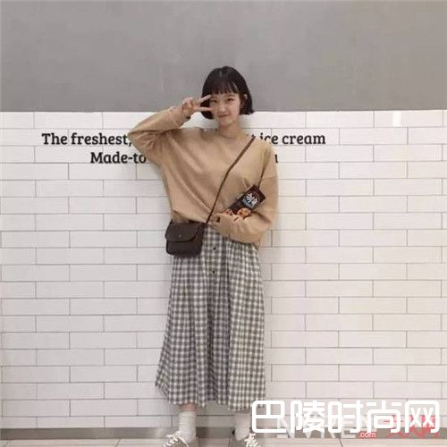 半身裙+纯色上衣_干货！让你简约又大方的秘密其实很简单