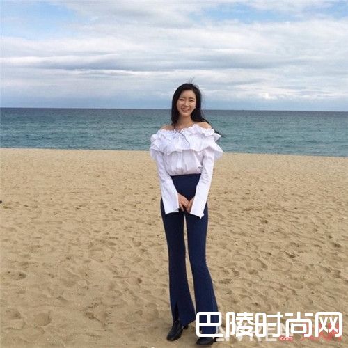 喇叭裤+不规则造型感上衣_干货！让你简约又大方的秘密其实很简单