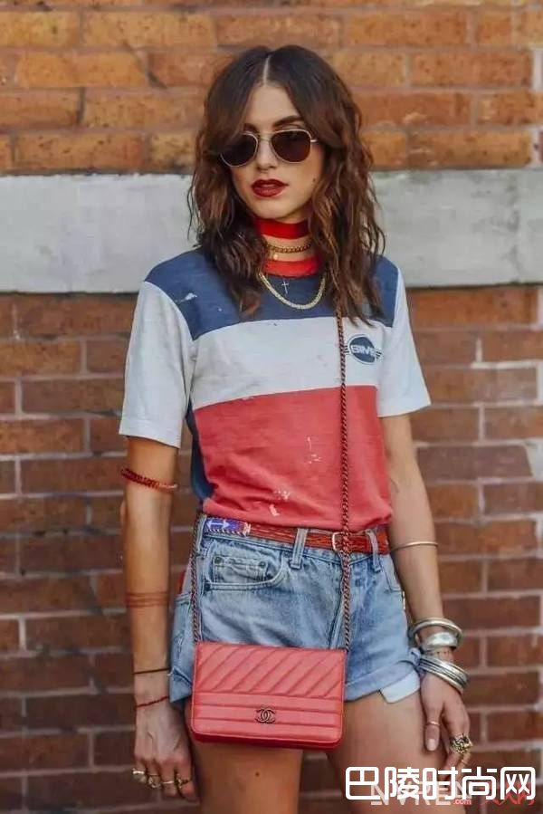 T恤多一些设计_白T+短裤最基础的搭配也可以成为最潮的人