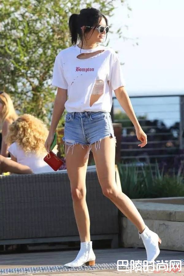 T恤多一些设计_白T+短裤最基础的搭配也可以成为最潮的人