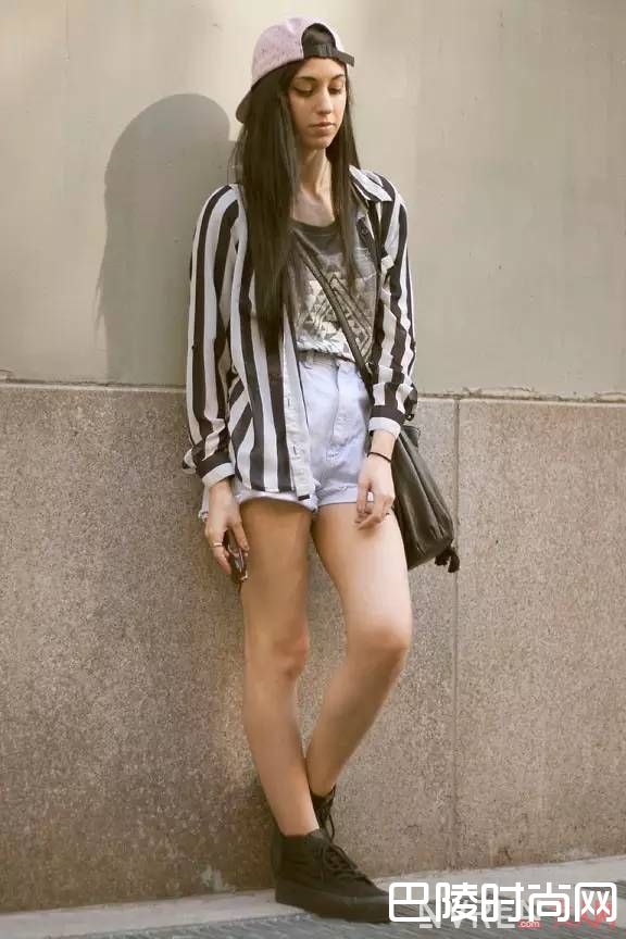 短裤选中高腰款_白T+短裤最基础的搭配也可以成为最潮的人
