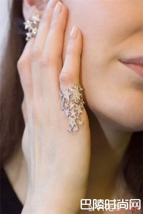 星星配饰好看吗_我能想到最浪漫的事 就是把天上的星星都摘给你