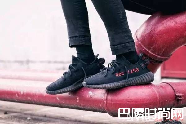 adidas Originals yeezy Boost 350 V2 黑红配色_2017年销售额前十的十双鞋子 你还不打算入手一双吗