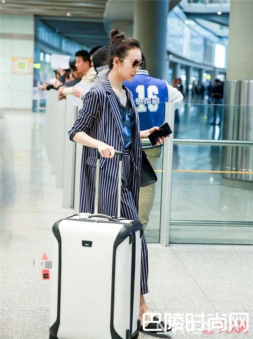 平底穆勒鞋介绍_平底鞋控福音！今年又美又漂亮的时髦款都在这