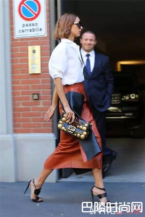 不规则半裙怎么搭配_今年夏天这三条裙子让你暴瘦10斤 