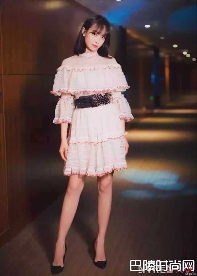 荷叶边裙子推荐_只有印花长裙怎么够，今夏还有哪些美裙值得买？