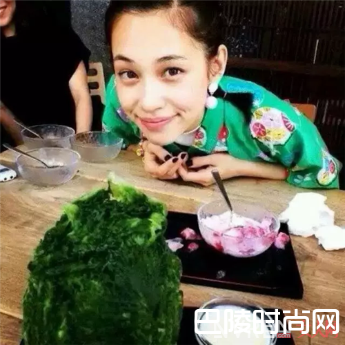 绿色上衣搭配_千篇一律不如来点绿 点缀夏日成为骄阳