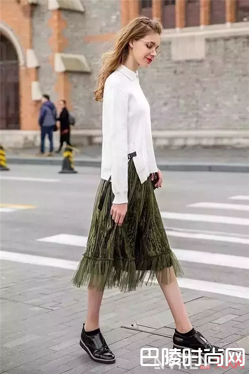 绿色裙装搭配_千篇一律不如来点绿 点缀夏日成为骄阳