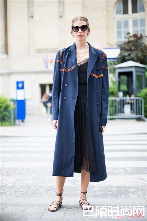 绑带凉鞋介绍_平底鞋控福音!今年又美又漂亮的时髦款都在这