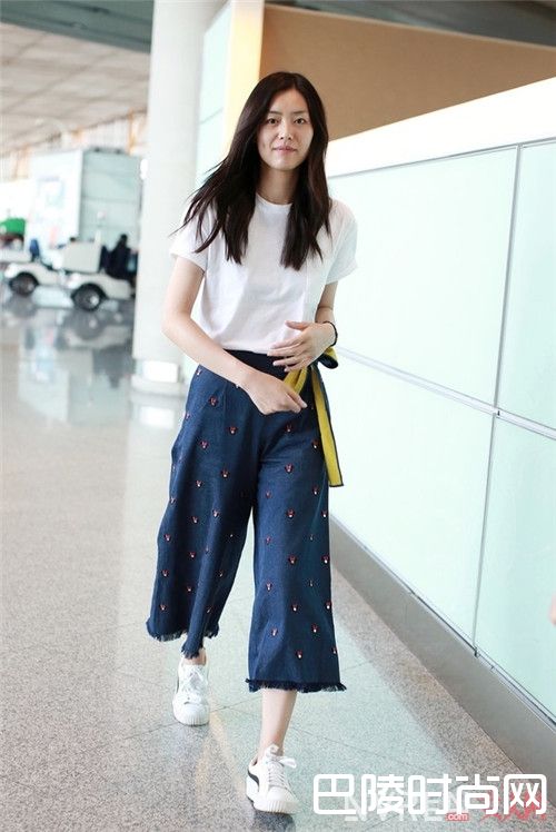 穿卡通减龄_还在让人叫阿姨？那是因为你穿得老气