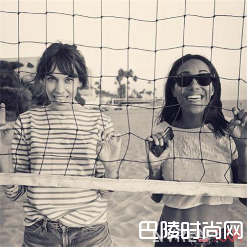 老式条纹T恤就介绍_变身为复古的女人 这几件单品请收下