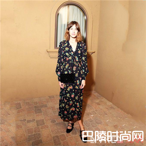 碎花裙介绍_变身为复古的女人 这几件单品请收下