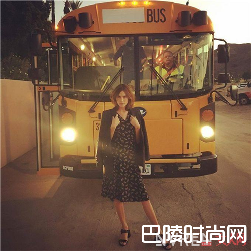 碎花裙介绍_变身为复古的女人 这几件单品请收下