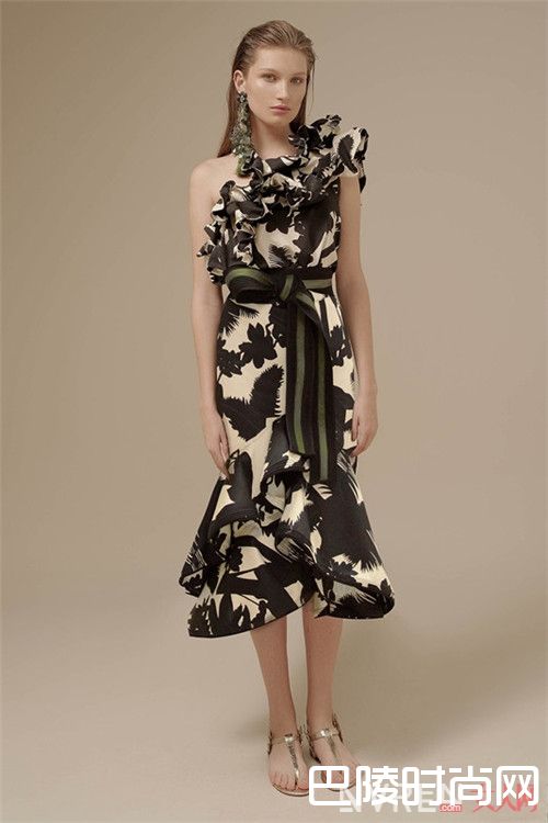 Johanna Ortiz品牌简介_夏季潮流好看又不贵的仙女裙 怎么穿飘逸美艳撩人心?