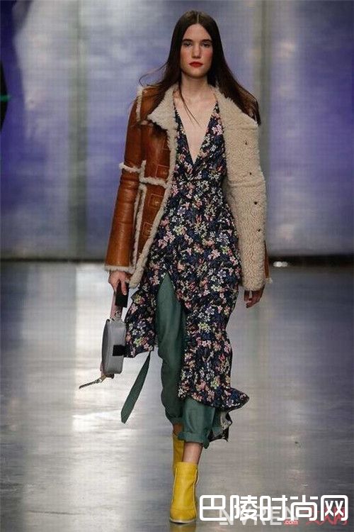 Topshop仙女裙简介_夏季潮流好看又不贵的仙女裙 怎么穿飘逸美艳撩人心？