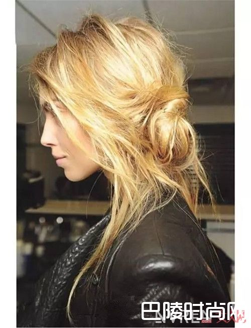 香蕉丸子头有什么步骤_时装潮人都爱的香蕉丸子头 你知道怎么绑潮流吗？