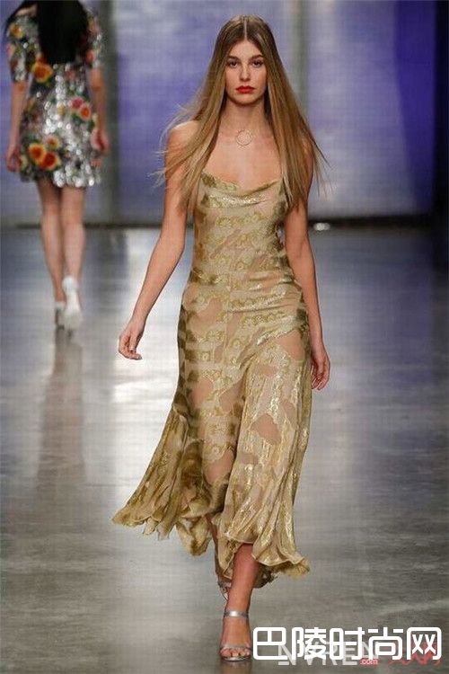 Topshop仙女裙简介_夏季潮流好看又不贵的仙女裙 怎么穿飘逸美艳撩人心？