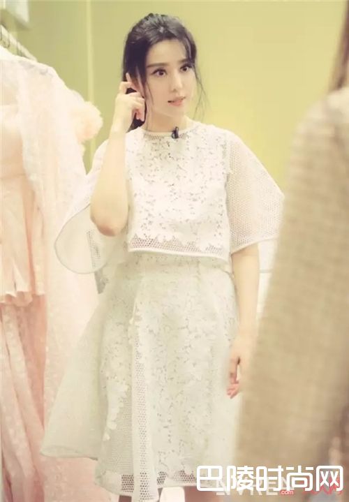 白色裙装怎样搭配显瘦？_女神的衣柜里 都有一件气质还百搭的小白裙