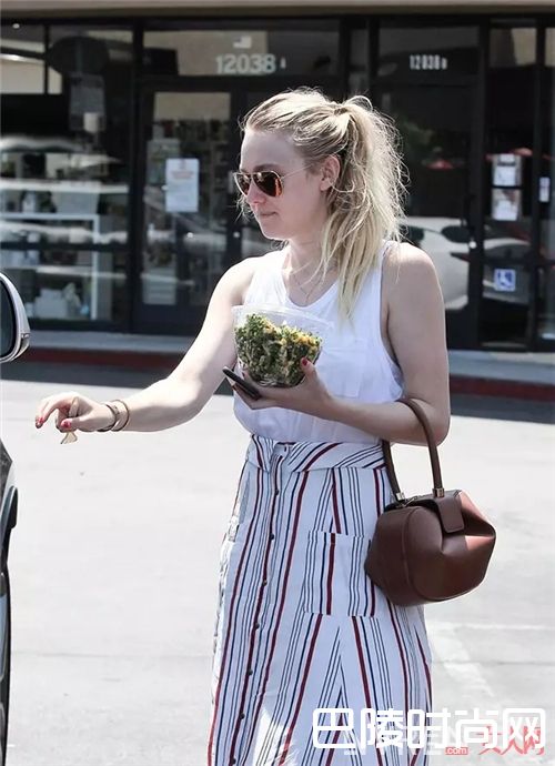 Gabriela Hearst的Nina Bag饺子包_2017年夏日手袋的流行趋势 这些it bag值得入手