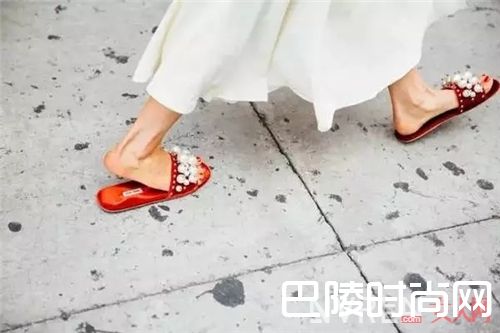 澡堂拖如何搭配？_这个夏天最IN的实用单品 美的人已经入手了