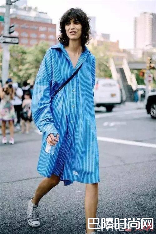 衬衫怎么搭配裙子_纳尼？随时转换风格一件衬衫就可以了？