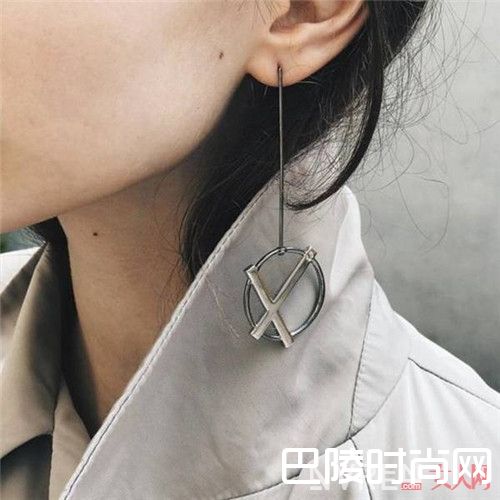 Eshvi是什么_看完这些耳环 打耳洞的痛算什么