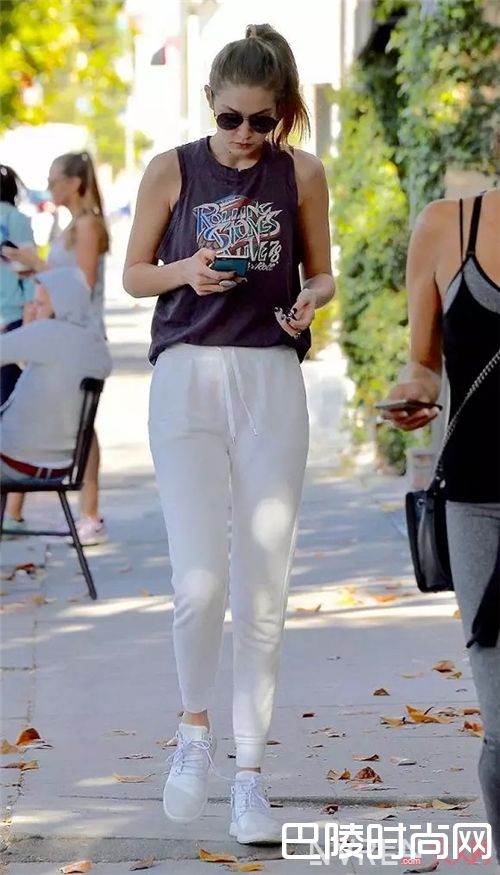 摇滚T如何搭配？_这个夏天最IN的实用单品 美的人已经入手了