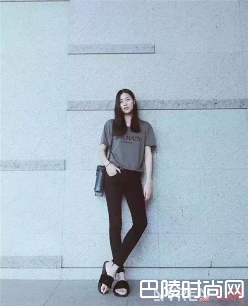 澡堂拖如何搭配？_这个夏天最IN的实用单品 美的人已经入手了