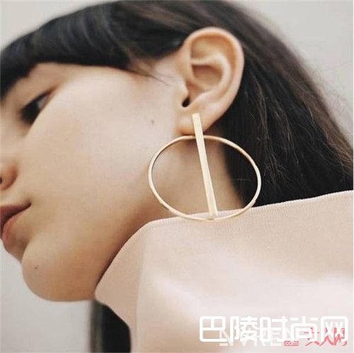 Eshvi是什么_看完这些耳环 打耳洞的痛算什么