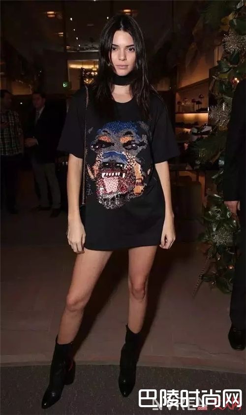 摇滚T如何搭配？_这个夏天最IN的实用单品 美的人已经入手了